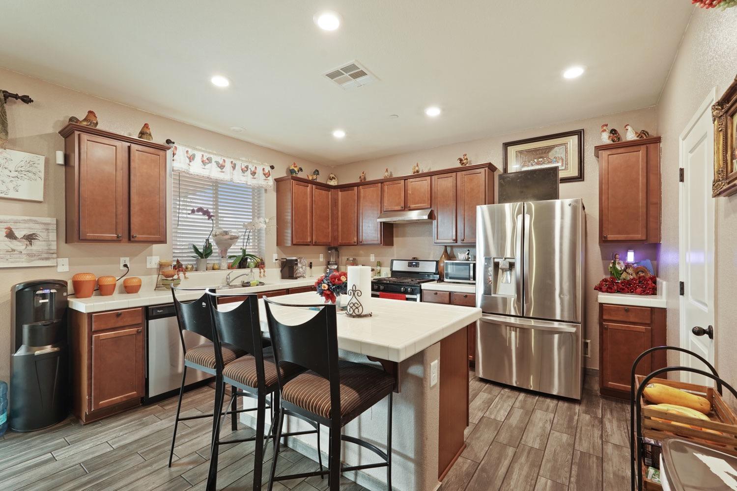 Detail Gallery Image 3 of 16 For 3515 Carly Dr, Stockton,  CA 95205 - 3 Beds | 2/1 Baths