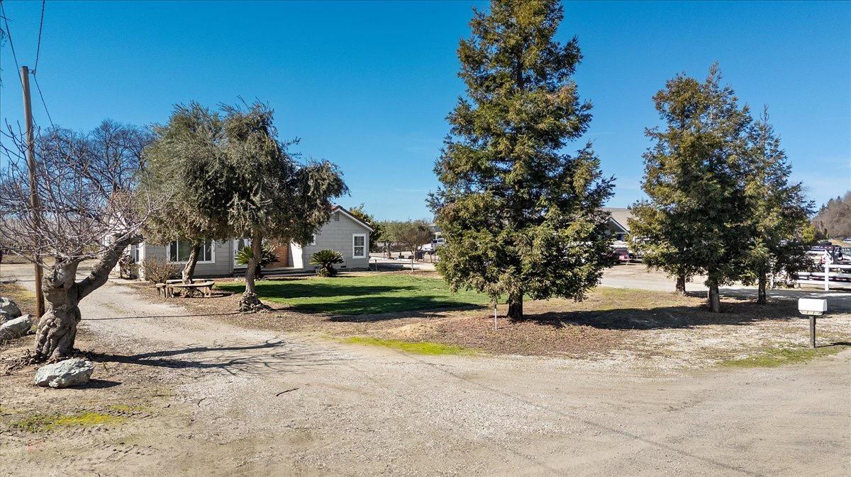Detail Gallery Image 4 of 71 For 21915 Oleander Ave, Manteca,  CA 95337 - 3 Beds | 2 Baths