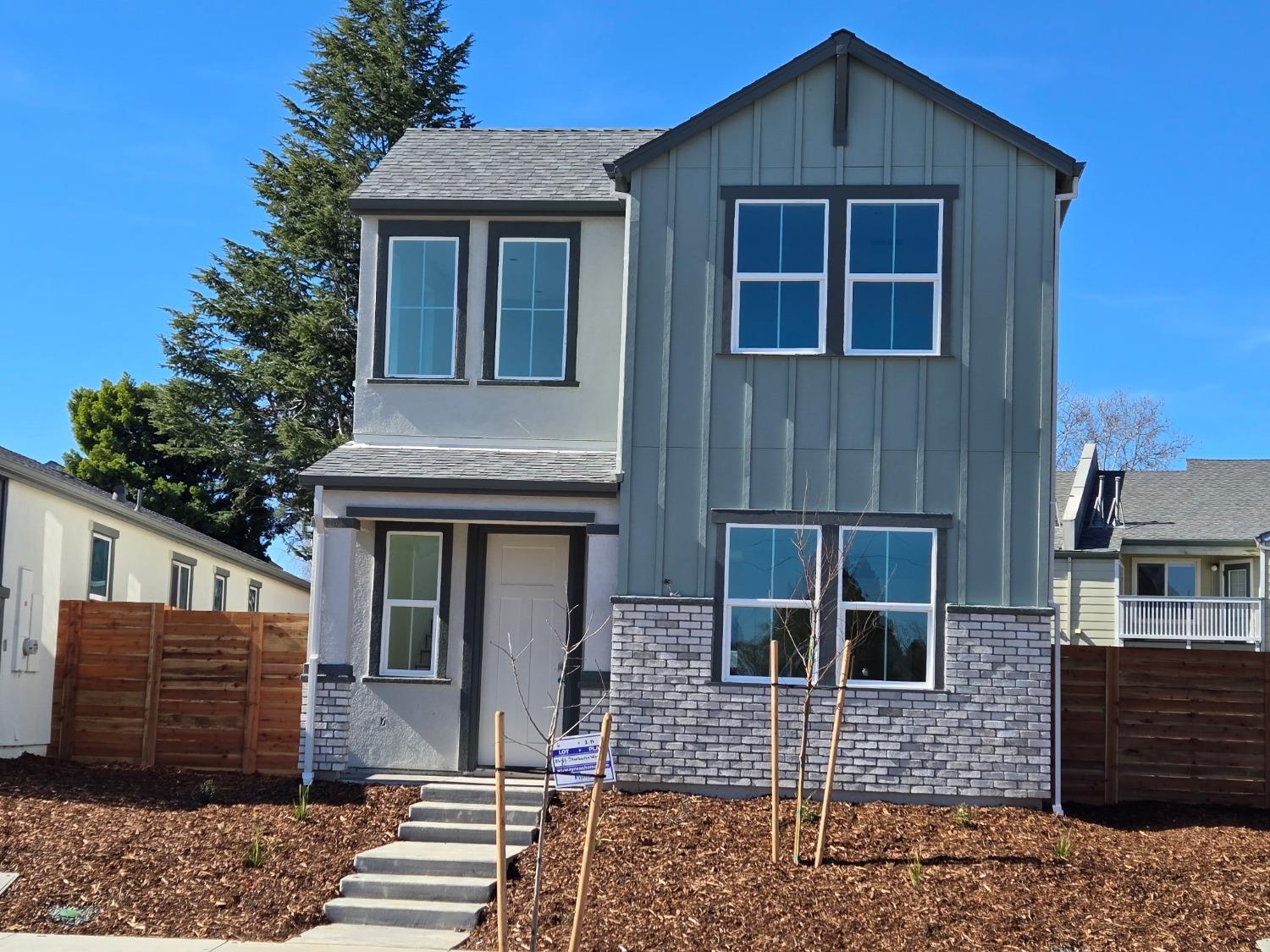 Detail Gallery Image 1 of 1 For 8642 Starburst Way, Sacramento,  CA 95823 - 3 Beds | 2/1 Baths