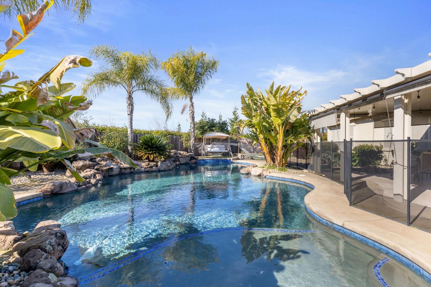Detail Gallery Image 1 of 1 For 400 Baslow Ct, Roseville,  CA 95661 - 4 Beds | 3 Baths