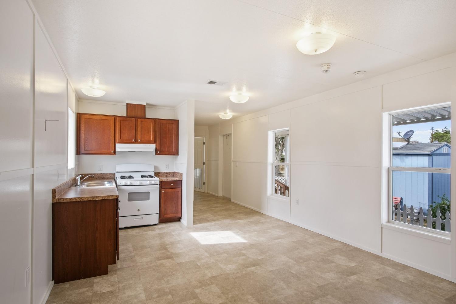 Detail Gallery Image 8 of 29 For 1400 Meredith Ave 81, Gustine,  CA 95322 - 3 Beds | 2 Baths