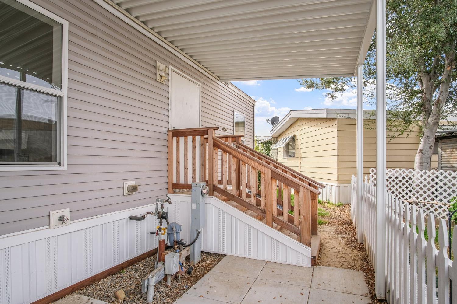 Detail Gallery Image 4 of 29 For 1400 Meredith Ave 81, Gustine,  CA 95322 - 3 Beds | 2 Baths