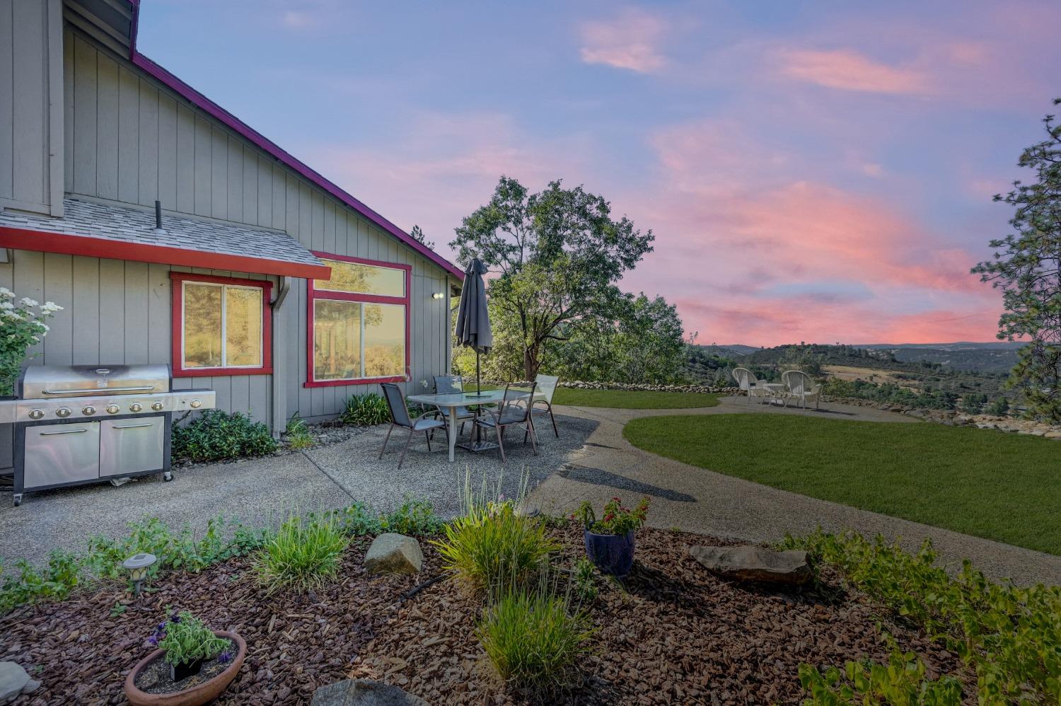Detail Gallery Image 4 of 81 For 3472 See View Court, Rescue,  CA 95672 - 4 Beds | 3 Baths