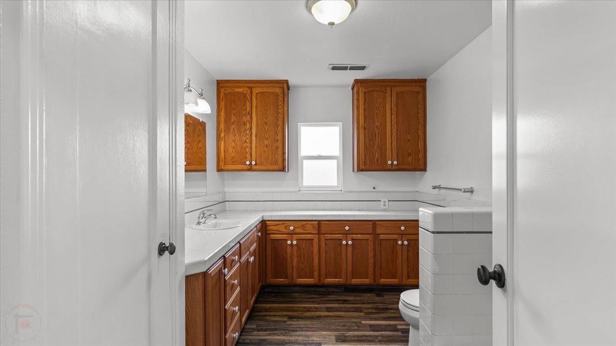 Detail Gallery Image 36 of 71 For 21915 Oleander Ave, Manteca,  CA 95337 - 3 Beds | 2 Baths