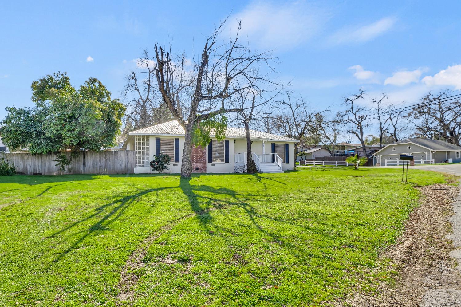 Mesa Street, Fair Oaks, California image 35