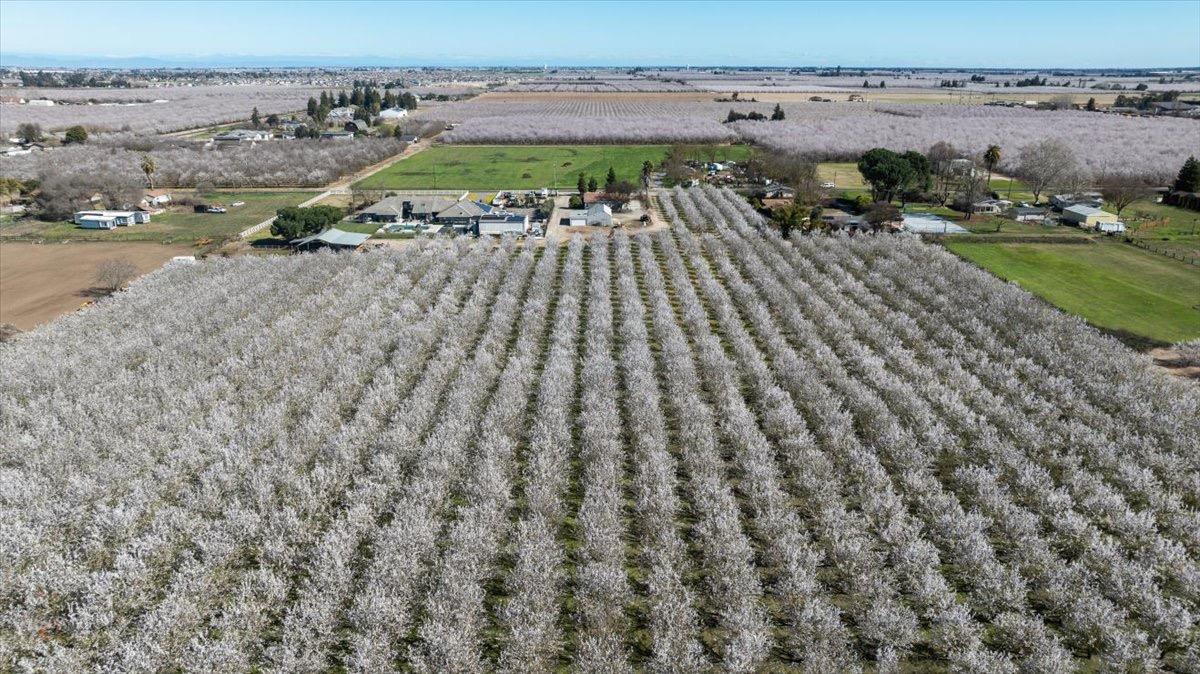 Detail Gallery Image 66 of 71 For 21915 Oleander Ave, Manteca,  CA 95337 - 3 Beds | 2 Baths