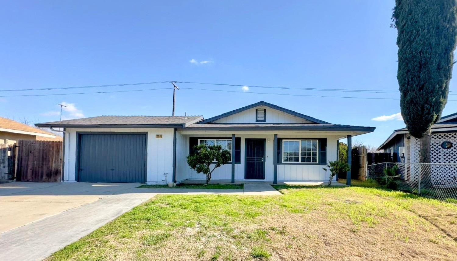 Detail Gallery Image 1 of 1 For 2139 Truman Dr, Chowchilla,  CA 93610 - 3 Beds | 1/1 Baths