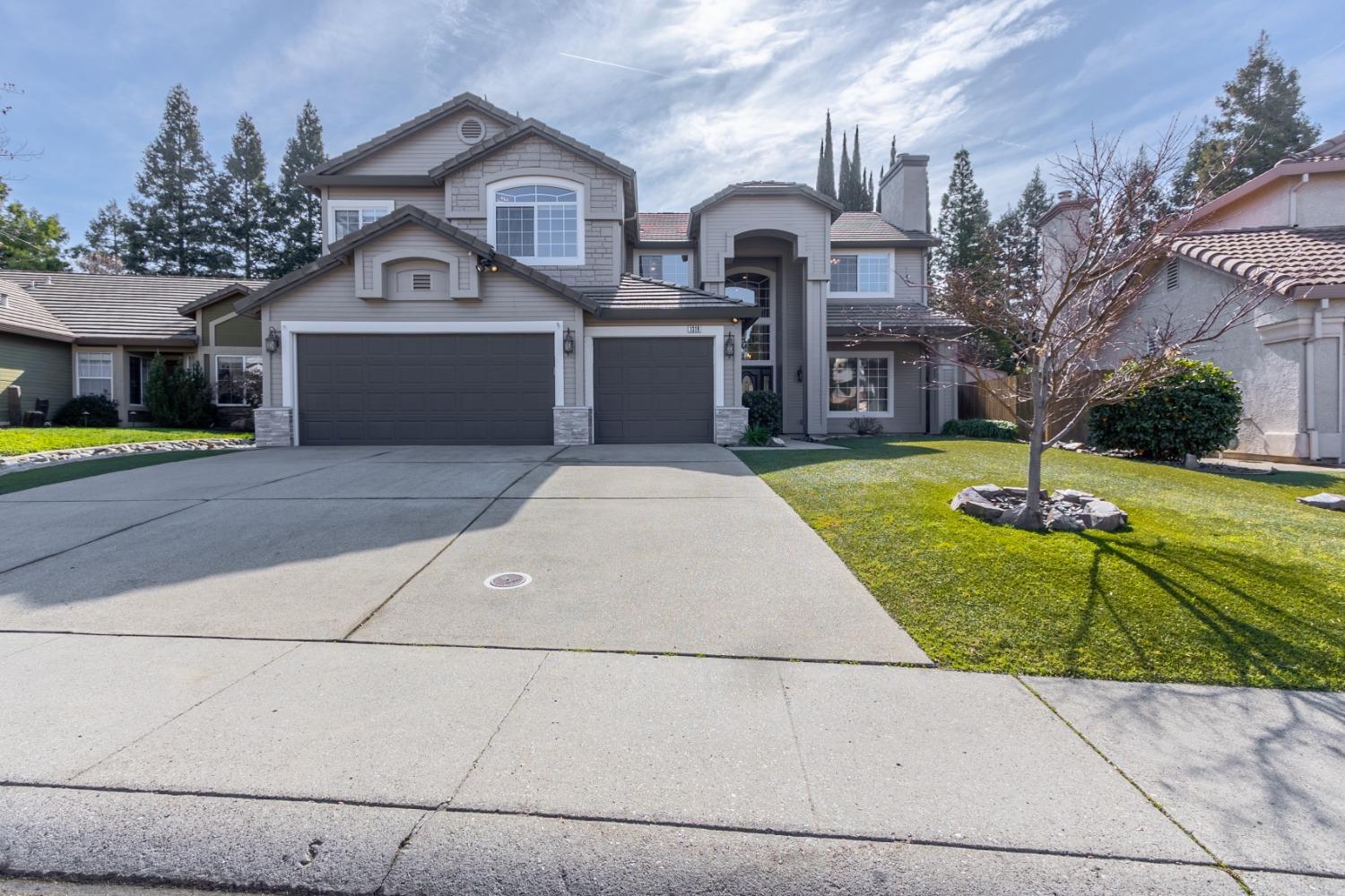 Detail Gallery Image 1 of 1 For 1319 Avenida Alvarado, Roseville,  CA 95747 - 5 Beds | 3/1 Baths