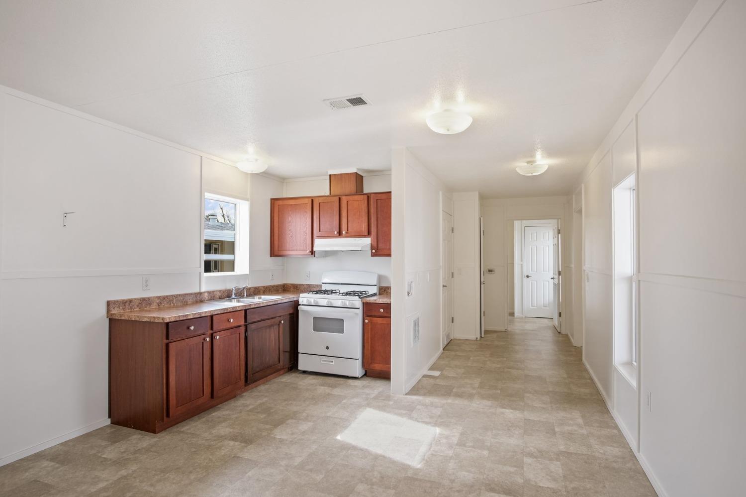 Detail Gallery Image 9 of 29 For 1400 Meredith Ave 81, Gustine,  CA 95322 - 3 Beds | 2 Baths