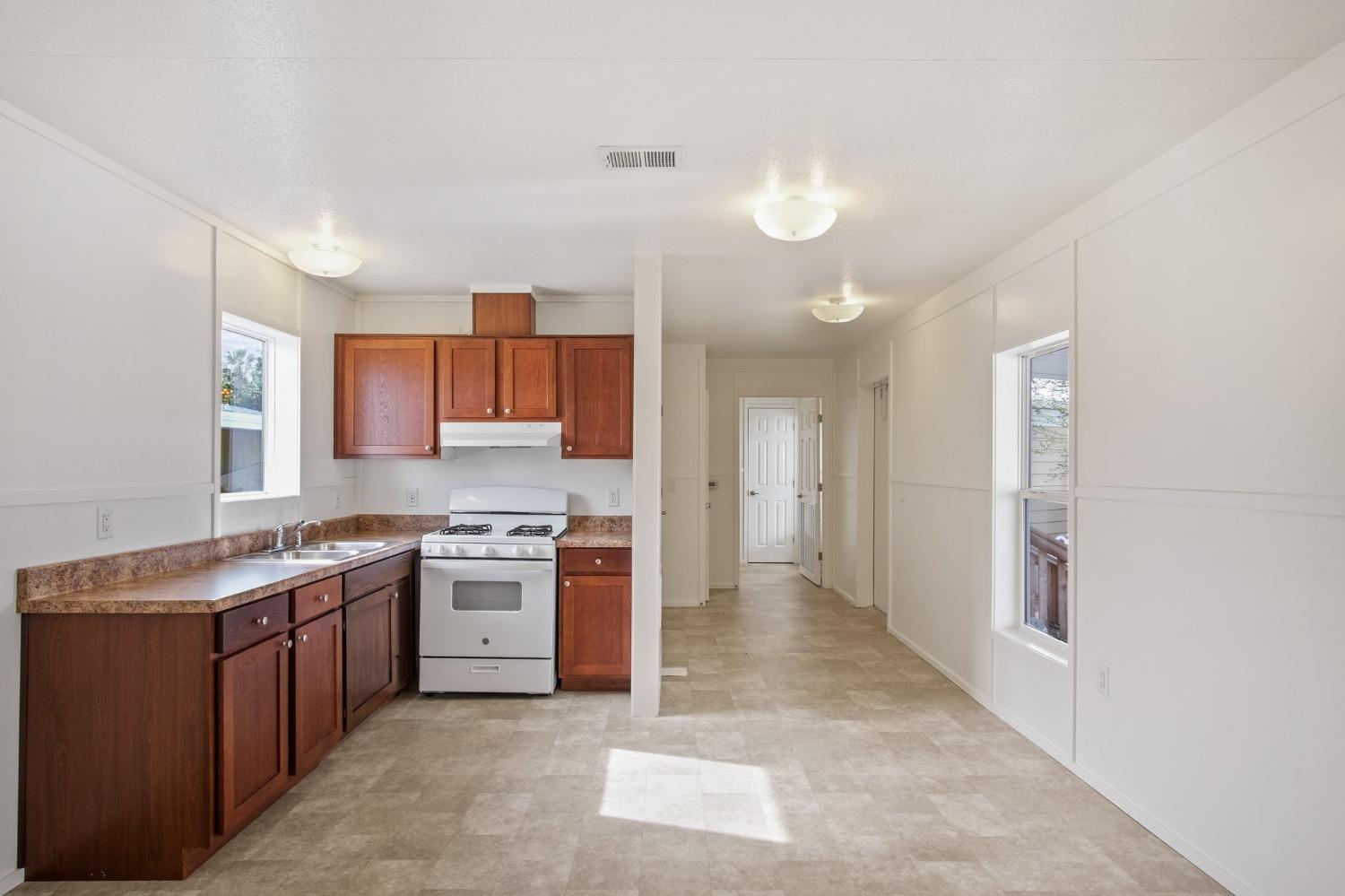Detail Gallery Image 7 of 29 For 1400 Meredith Ave 81, Gustine,  CA 95322 - 3 Beds | 2 Baths