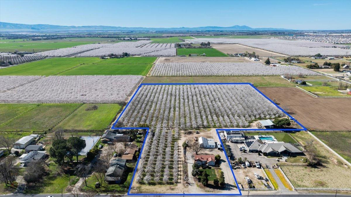 Detail Gallery Image 1 of 71 For 21915 Oleander Ave, Manteca,  CA 95337 - 3 Beds | 2 Baths