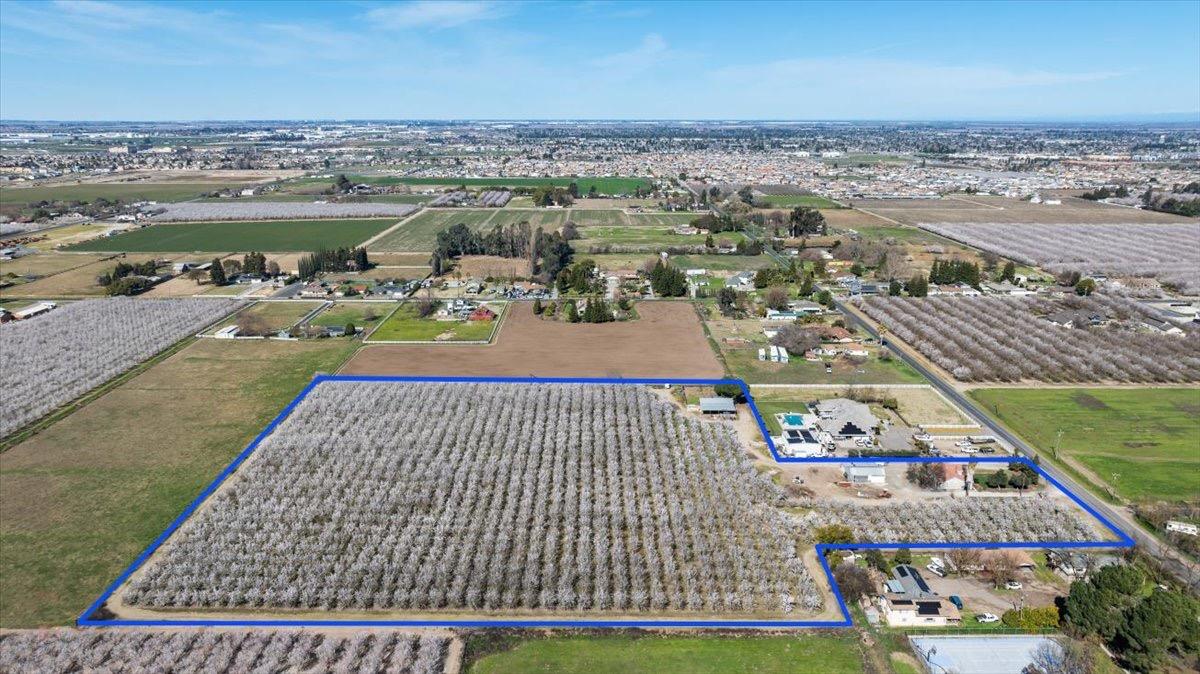 Detail Gallery Image 8 of 71 For 21915 Oleander Ave, Manteca,  CA 95337 - 3 Beds | 2 Baths