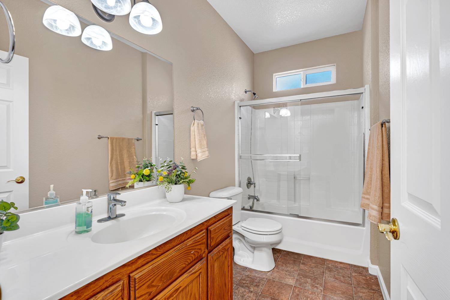 Detail Gallery Image 12 of 42 For 2955 La Vina Cir, Los Banos,  CA 93635 - 3 Beds | 2 Baths