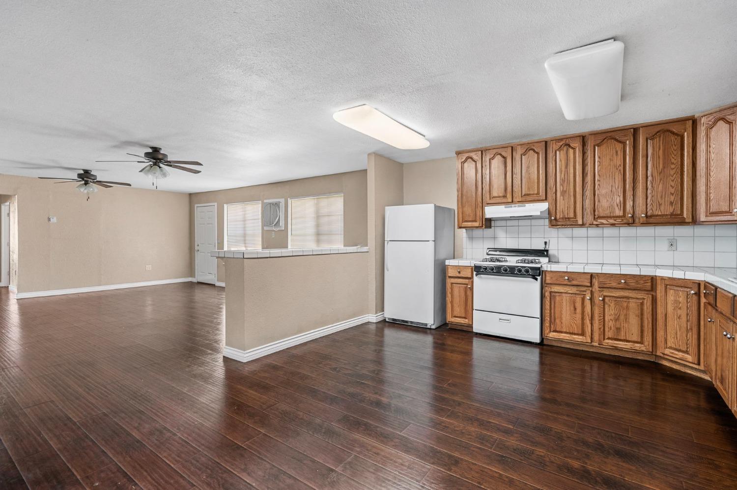 Detail Gallery Image 27 of 38 For 2039 E 9th St, Stockton,  CA 95206 - 5 Beds | 2 Baths
