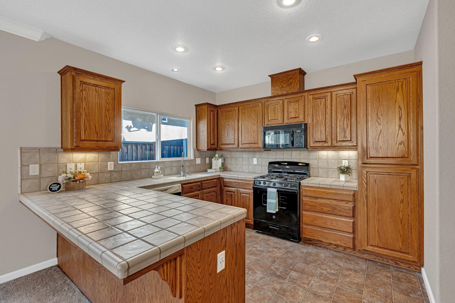 Detail Gallery Image 15 of 42 For 2955 La Vina Cir, Los Banos,  CA 93635 - 3 Beds | 2 Baths