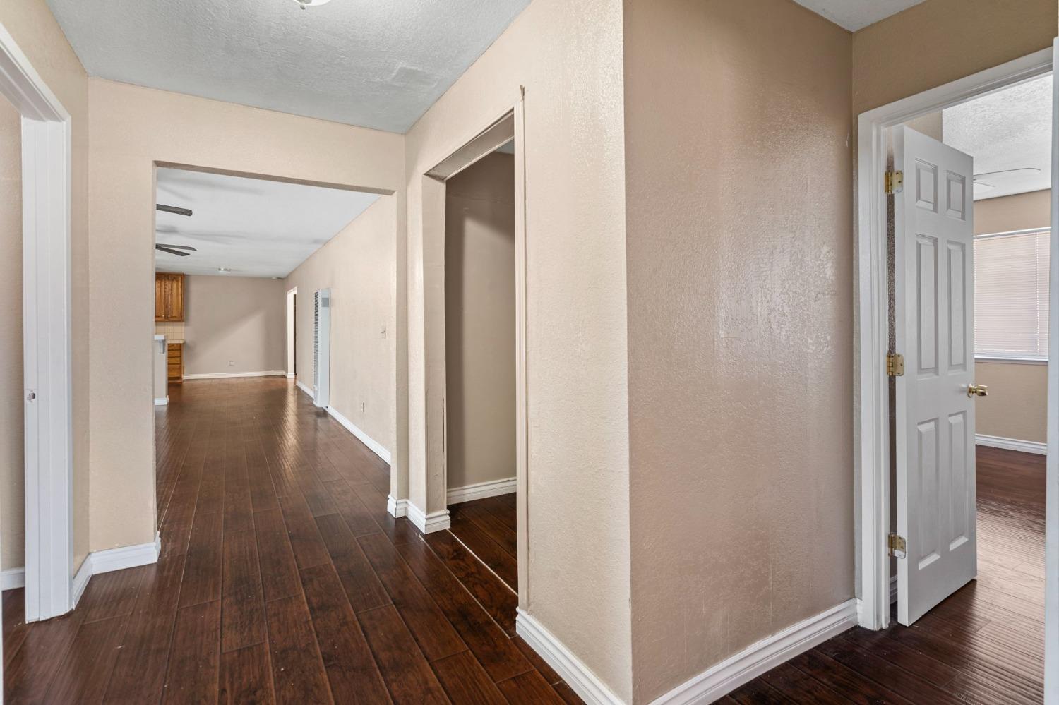 Detail Gallery Image 12 of 38 For 2039 E 9th St, Stockton,  CA 95206 - 5 Beds | 2 Baths