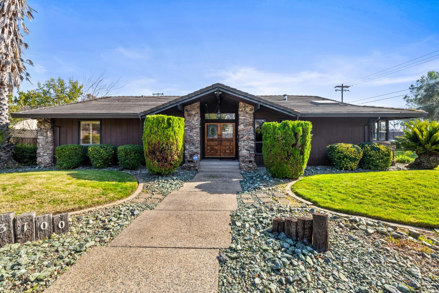 Detail Gallery Image 1 of 1 For 3100 Becerra Way, Sacramento,  CA 95821 - 3 Beds | 3 Baths