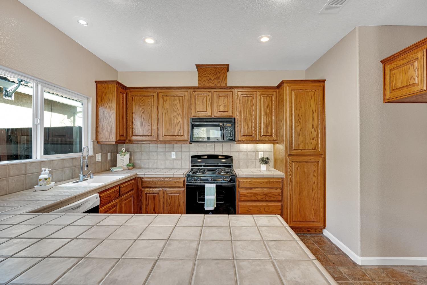 Detail Gallery Image 16 of 42 For 2955 La Vina Cir, Los Banos,  CA 93635 - 3 Beds | 2 Baths