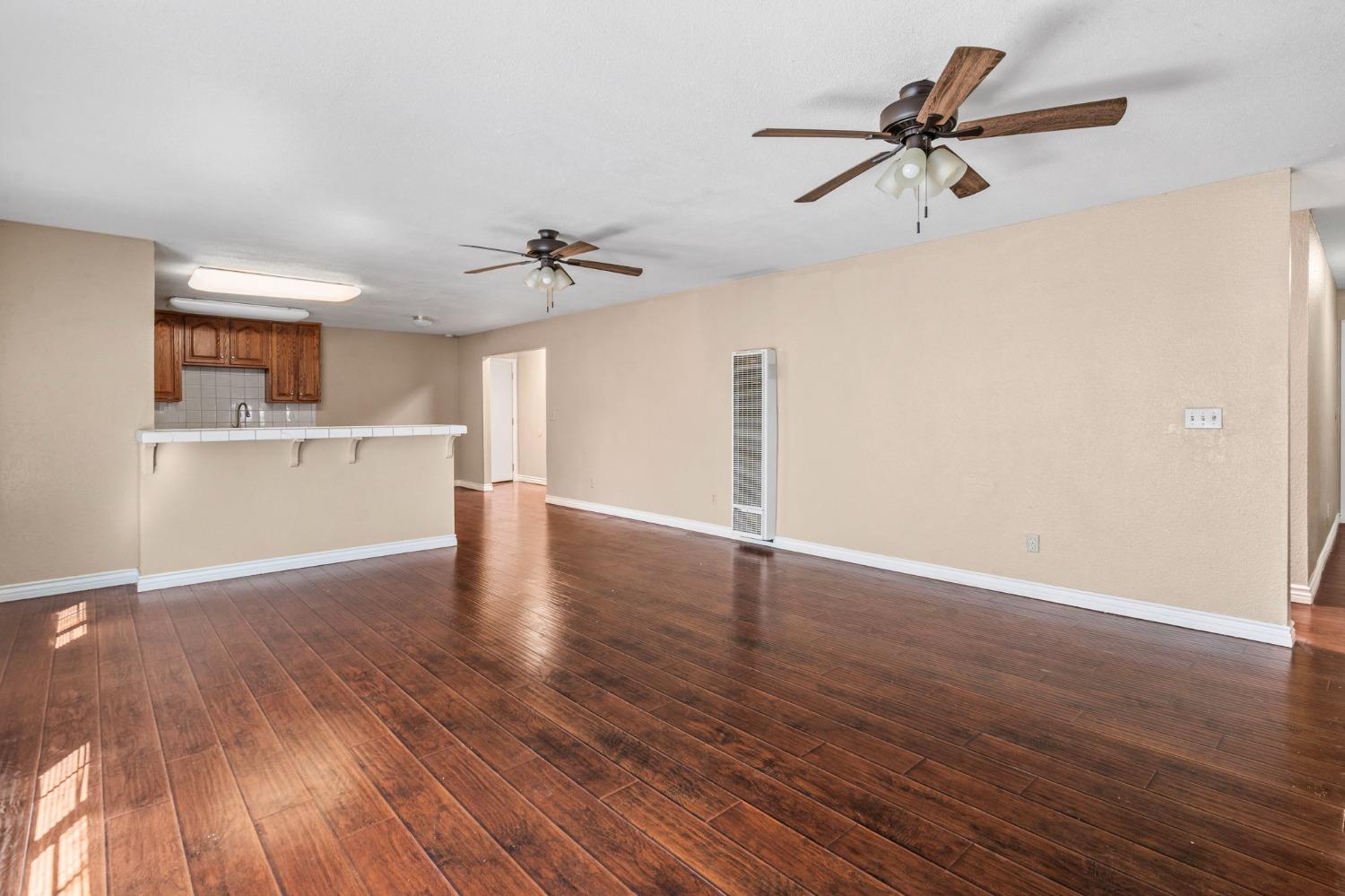 Detail Gallery Image 18 of 38 For 2039 E 9th St, Stockton,  CA 95206 - 5 Beds | 2 Baths