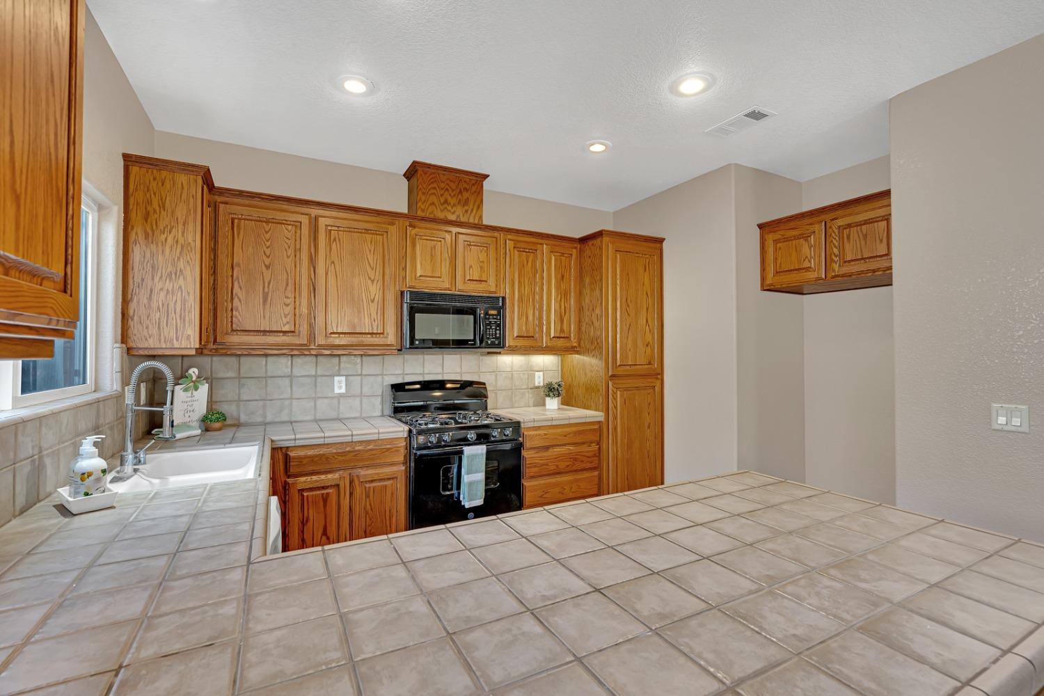 Detail Gallery Image 17 of 42 For 2955 La Vina Cir, Los Banos,  CA 93635 - 3 Beds | 2 Baths