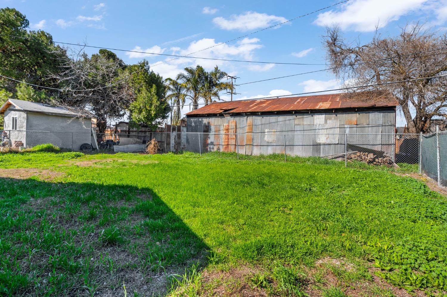 Detail Gallery Image 35 of 38 For 2039 E 9th St, Stockton,  CA 95206 - 5 Beds | 2 Baths