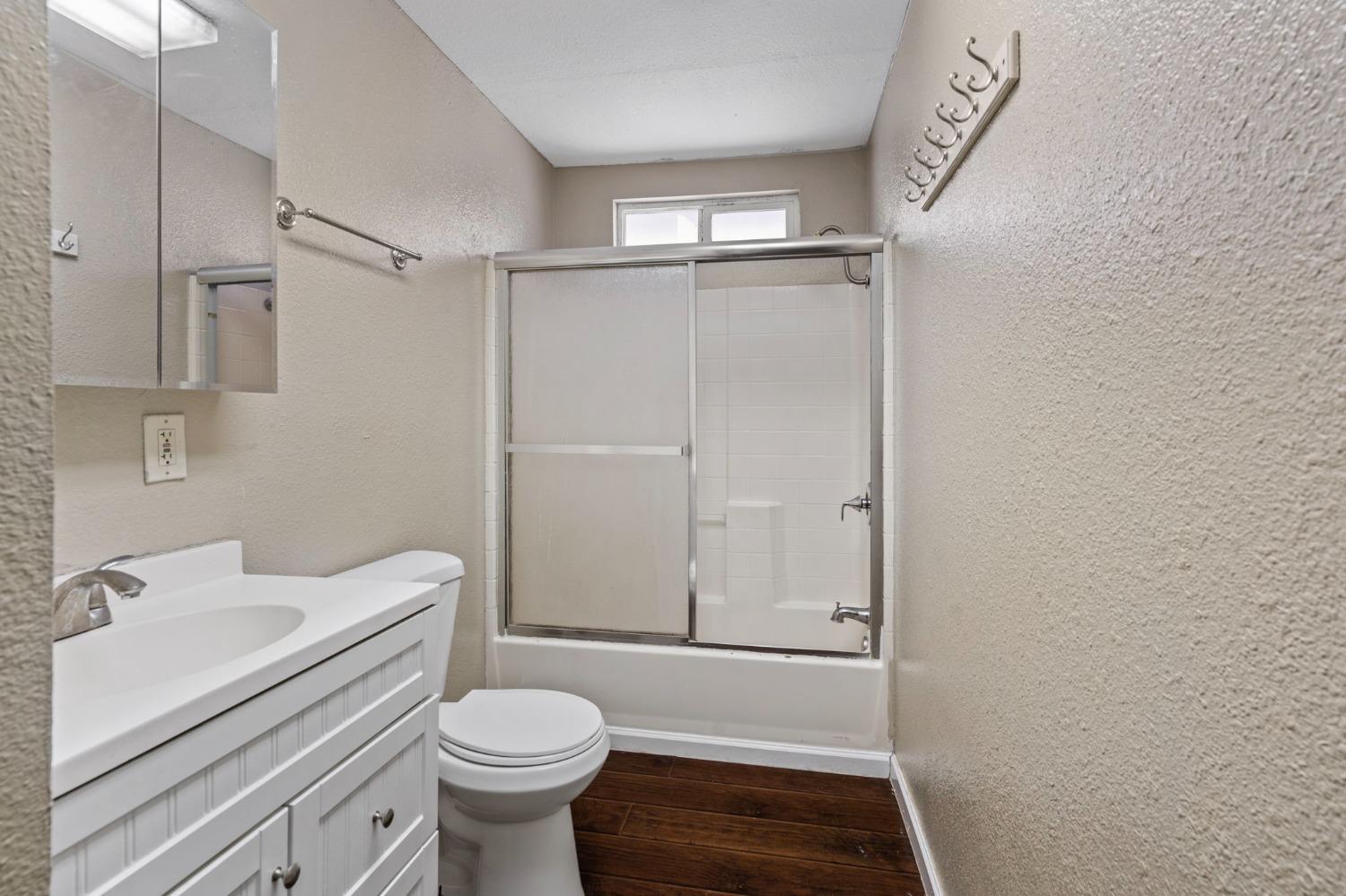 Detail Gallery Image 30 of 38 For 2039 E 9th St, Stockton,  CA 95206 - 5 Beds | 2 Baths
