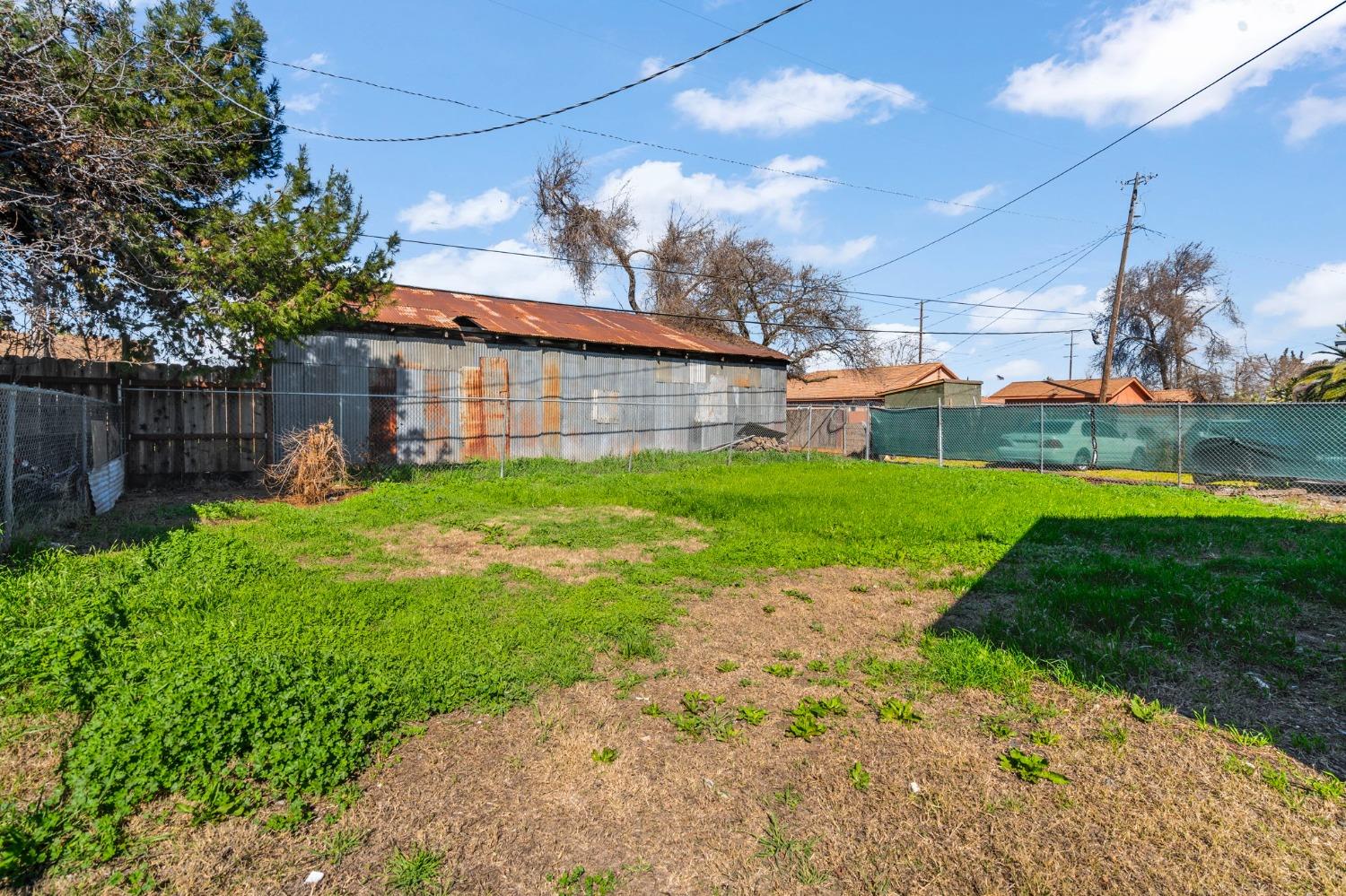 Detail Gallery Image 36 of 38 For 2039 E 9th St, Stockton,  CA 95206 - 5 Beds | 2 Baths