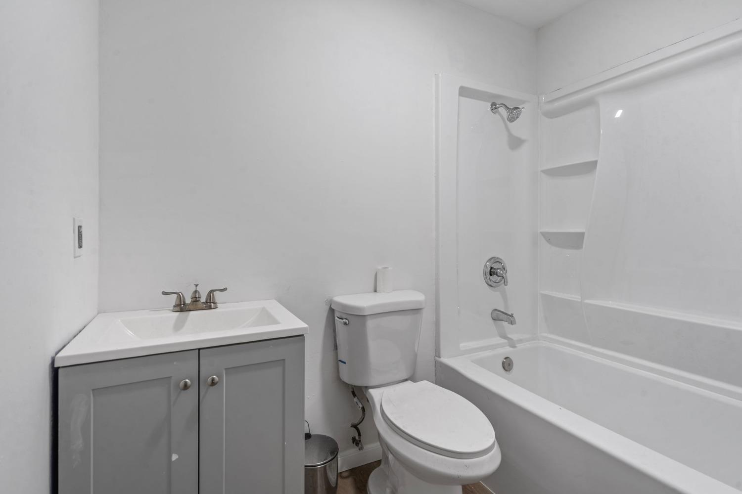 Detail Gallery Image 34 of 38 For 2039 E 9th St, Stockton,  CA 95206 - 5 Beds | 2 Baths