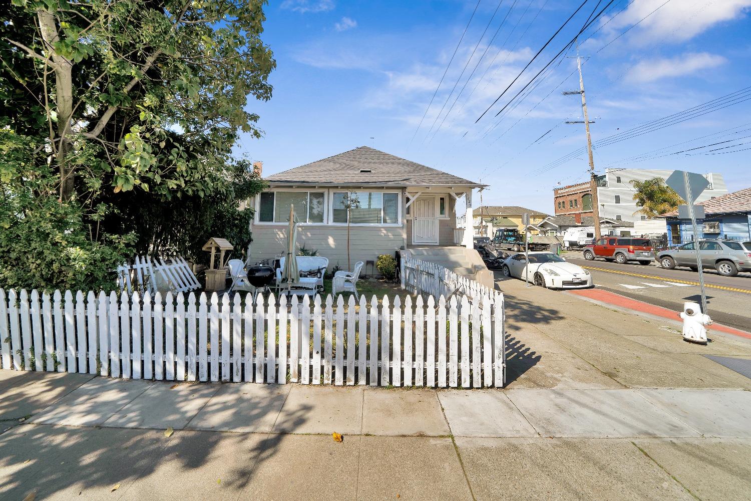 Everett St, Alameda, California image 39