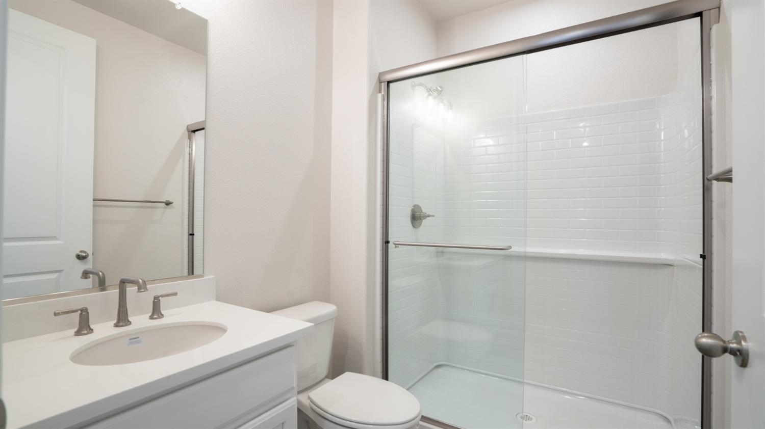 Detail Gallery Image 5 of 41 For 826 Turin Ave, Manteca,  CA 95337 - 5 Beds | 3 Baths