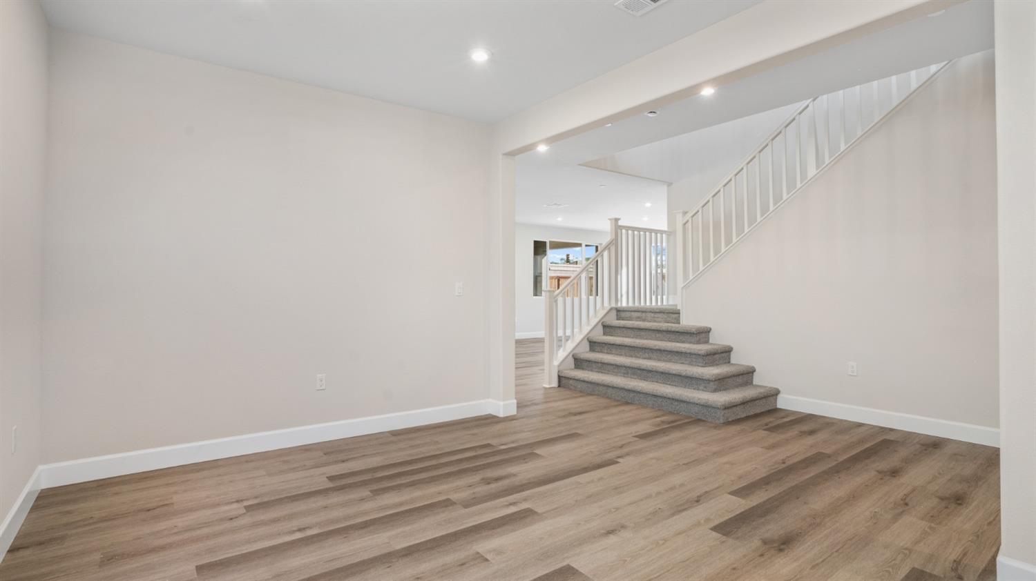 Detail Gallery Image 9 of 41 For 826 Turin Ave, Manteca,  CA 95337 - 5 Beds | 3 Baths