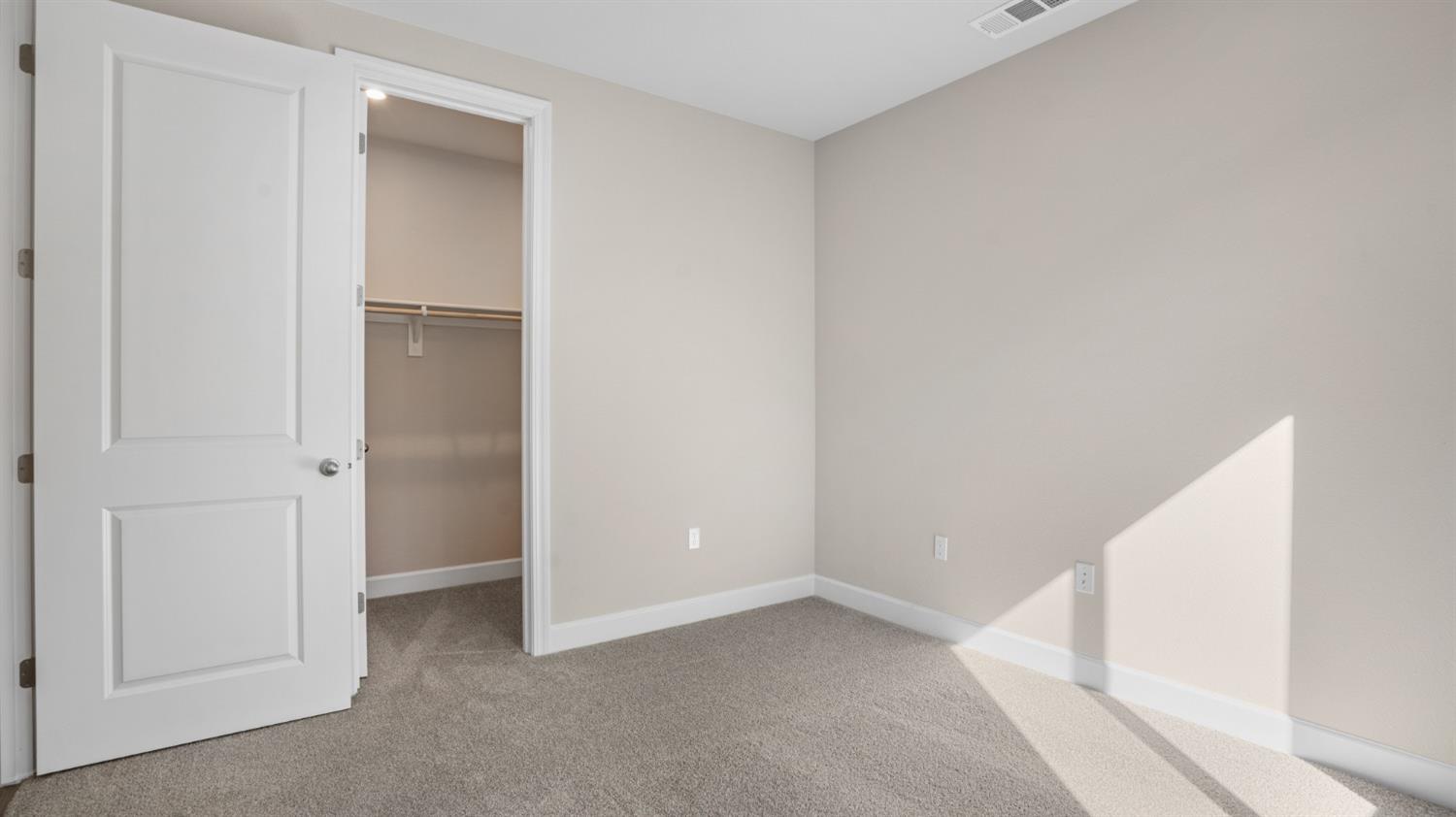 Detail Gallery Image 7 of 41 For 826 Turin Ave, Manteca,  CA 95337 - 5 Beds | 3 Baths