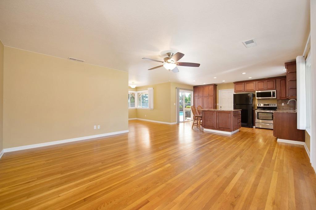 Detail Gallery Image 12 of 42 For 3650 La Habra Way, Sacramento,  CA 95864 - 4 Beds | 3 Baths