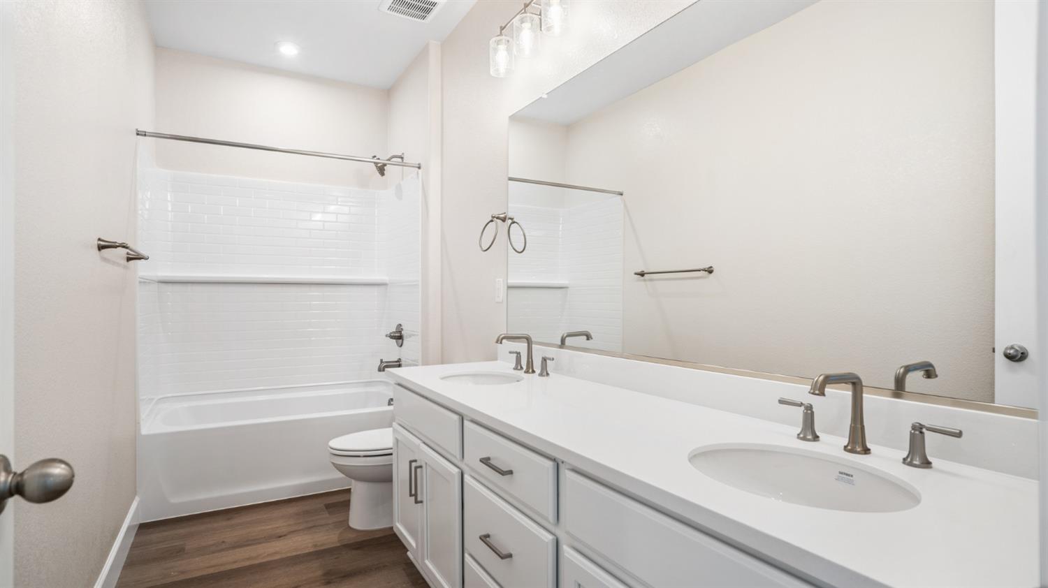 Detail Gallery Image 31 of 41 For 826 Turin Ave, Manteca,  CA 95337 - 5 Beds | 3 Baths