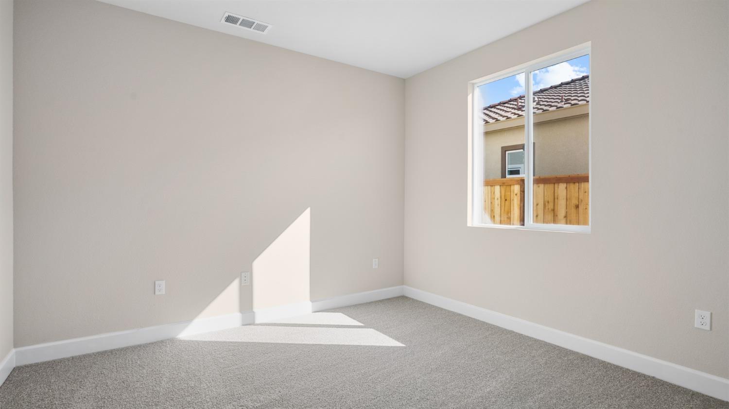 Detail Gallery Image 6 of 41 For 826 Turin Ave, Manteca,  CA 95337 - 5 Beds | 3 Baths