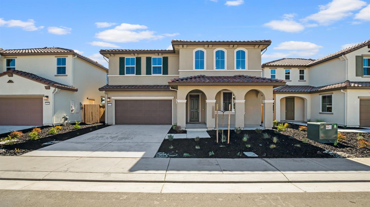 Detail Gallery Image 2 of 47 For 2638 Wisteria Dr, Lodi,  CA 95242 - 4 Beds | 3 Baths