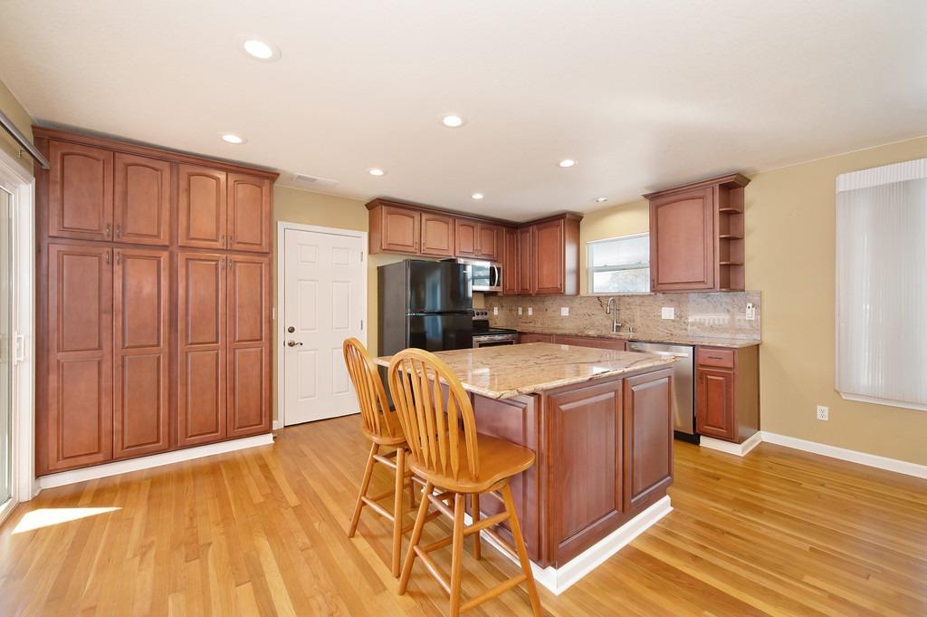 Detail Gallery Image 5 of 42 For 3650 La Habra Way, Sacramento,  CA 95864 - 4 Beds | 3 Baths