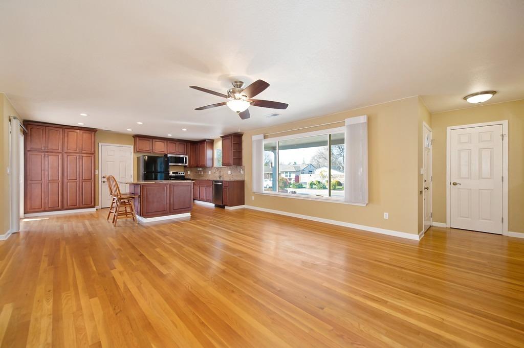 Detail Gallery Image 13 of 42 For 3650 La Habra Way, Sacramento,  CA 95864 - 4 Beds | 3 Baths