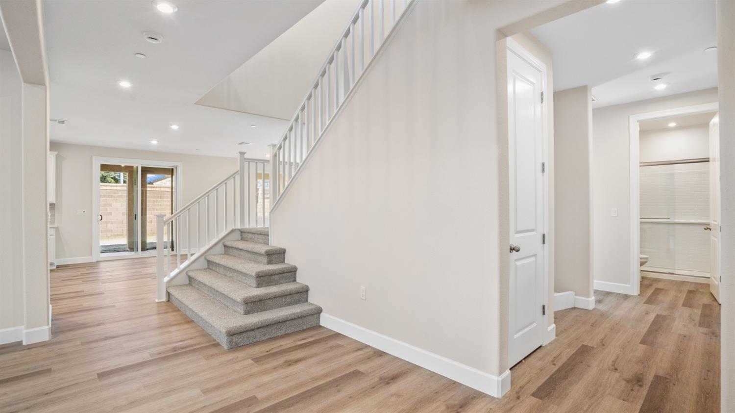 Detail Gallery Image 4 of 41 For 826 Turin Ave, Manteca,  CA 95337 - 5 Beds | 3 Baths