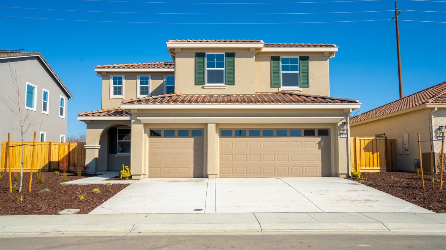 Detail Gallery Image 2 of 41 For 826 Turin Ave, Manteca,  CA 95337 - 5 Beds | 3 Baths