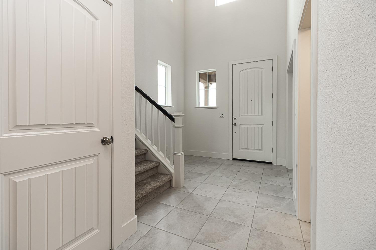 Detail Gallery Image 3 of 29 For 1807 Birdie Ave, Manteca,  CA 95337 - 4 Beds | 2/1 Baths
