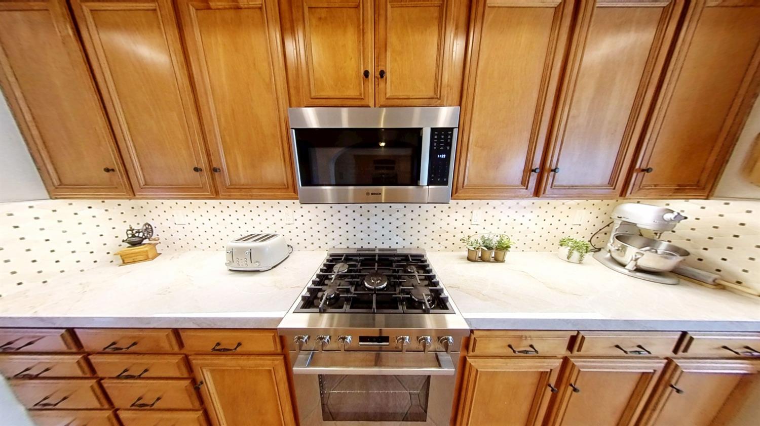 Detail Gallery Image 13 of 47 For 1088 Sausalito Way, Tracy,  CA 95377 - 4 Beds | 2/1 Baths