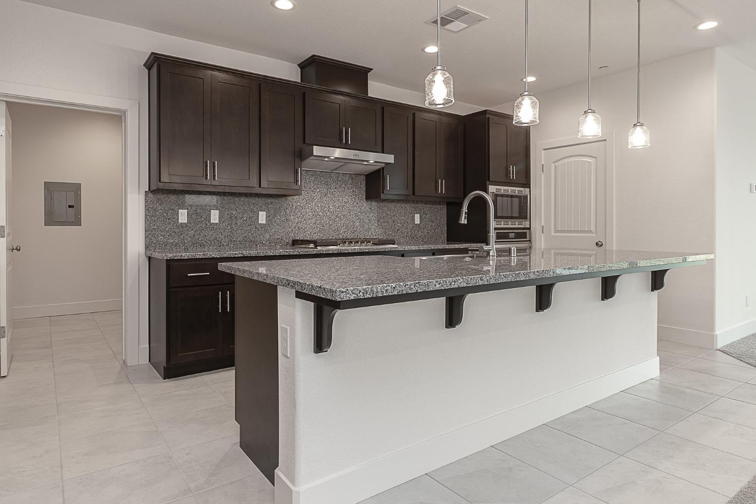 Detail Gallery Image 6 of 29 For 1807 Birdie Ave, Manteca,  CA 95337 - 4 Beds | 2/1 Baths