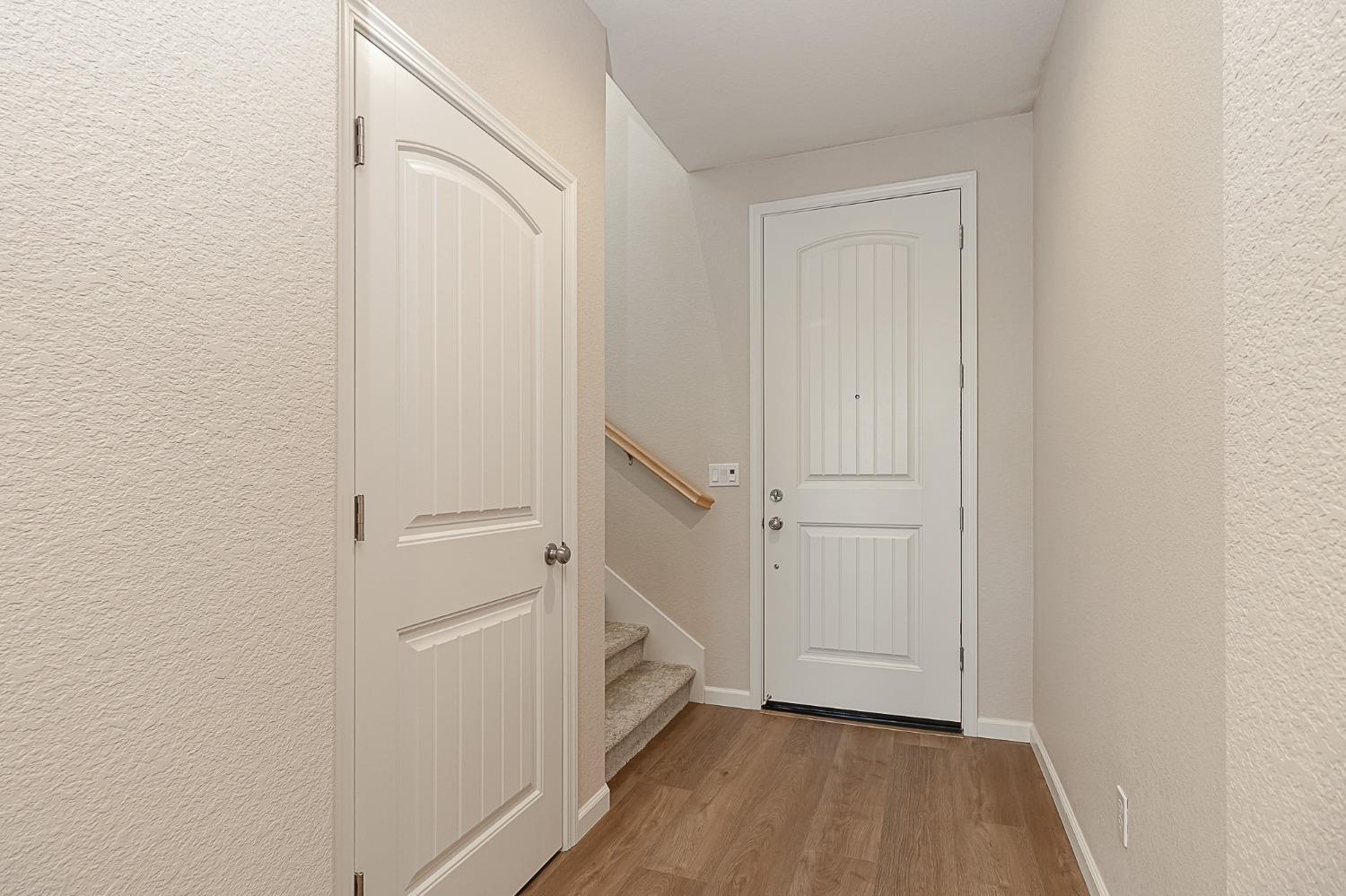 Detail Gallery Image 2 of 22 For 1385 Veteran St, Manteca,  CA 95337 - 4 Beds | 3 Baths