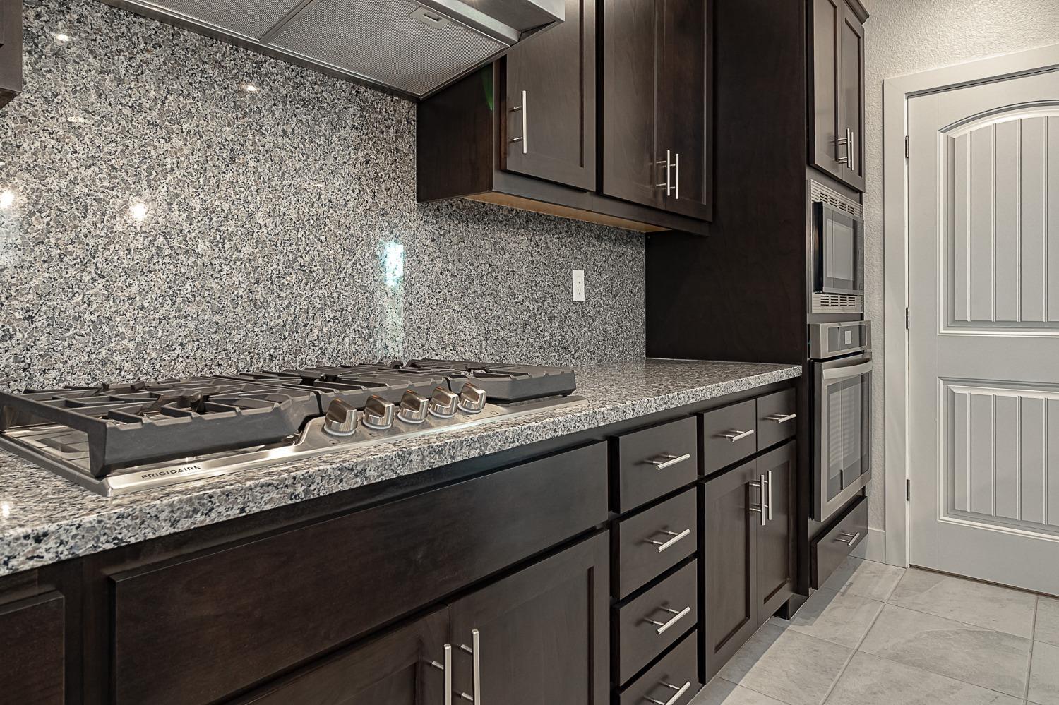 Detail Gallery Image 9 of 29 For 1807 Birdie Ave, Manteca,  CA 95337 - 4 Beds | 2/1 Baths