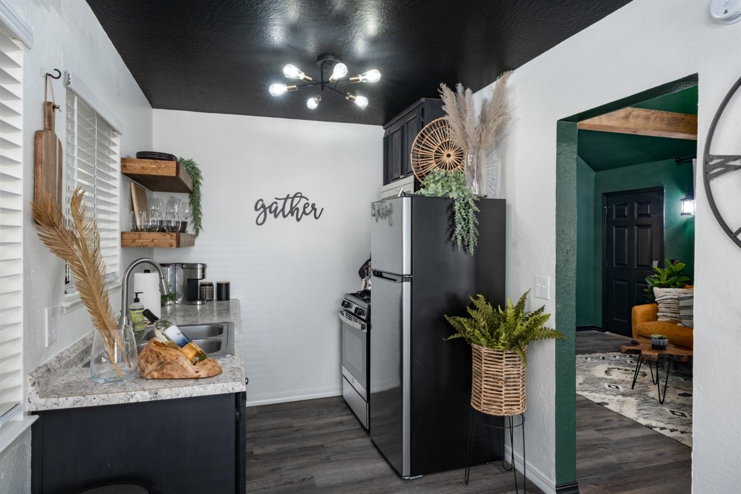 Detail Gallery Image 14 of 77 For 25941 Ellmaro, Long Barn,  CA 95335 - 4 Beds | 2 Baths