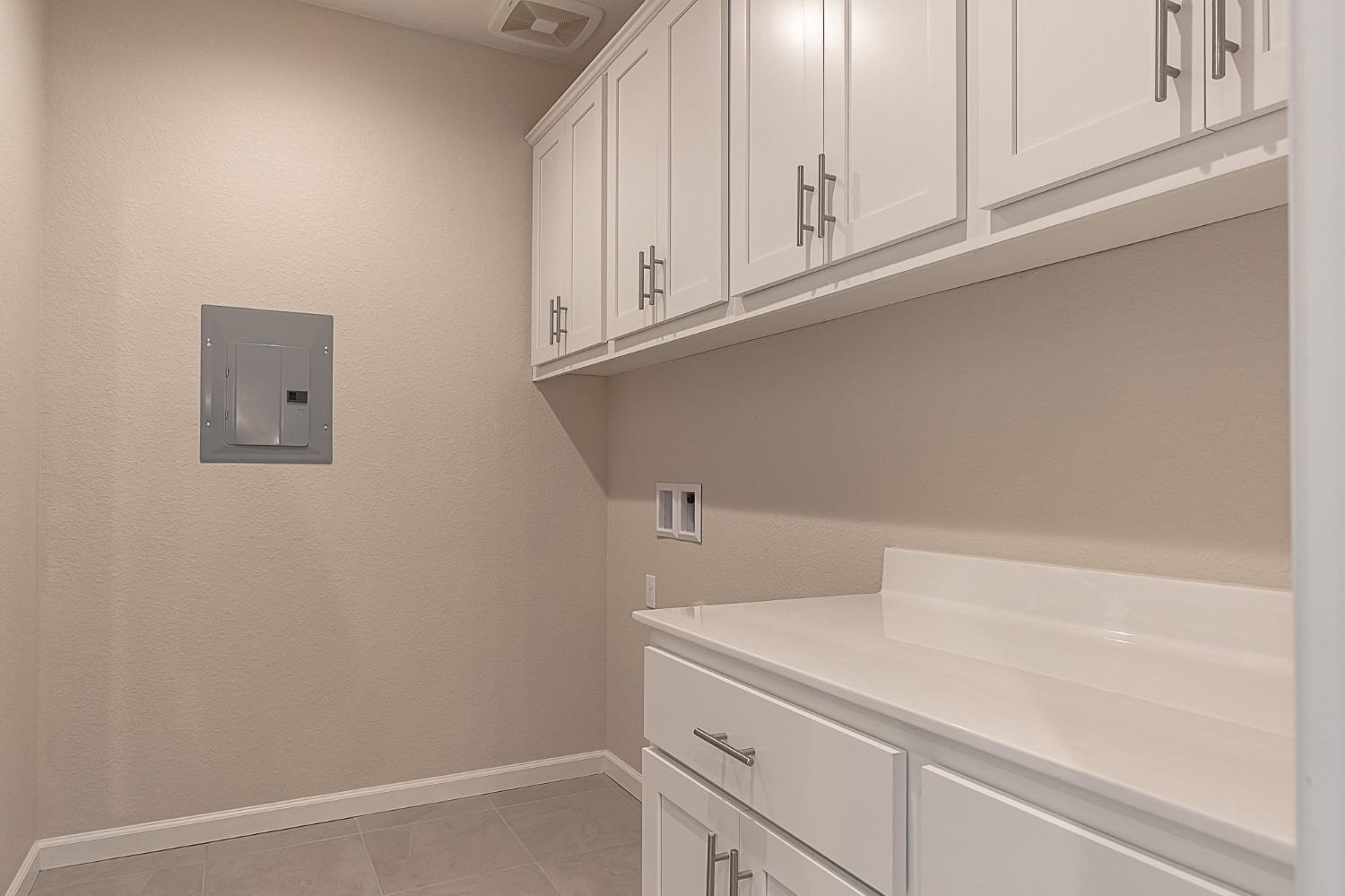 Detail Gallery Image 8 of 22 For 1385 Veteran St, Manteca,  CA 95337 - 4 Beds | 3 Baths