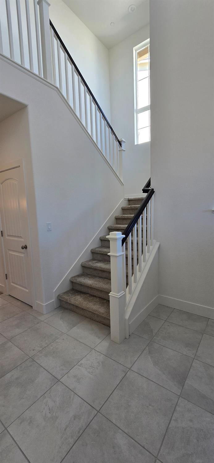 Detail Gallery Image 4 of 29 For 1807 Birdie Ave, Manteca,  CA 95337 - 4 Beds | 2/1 Baths