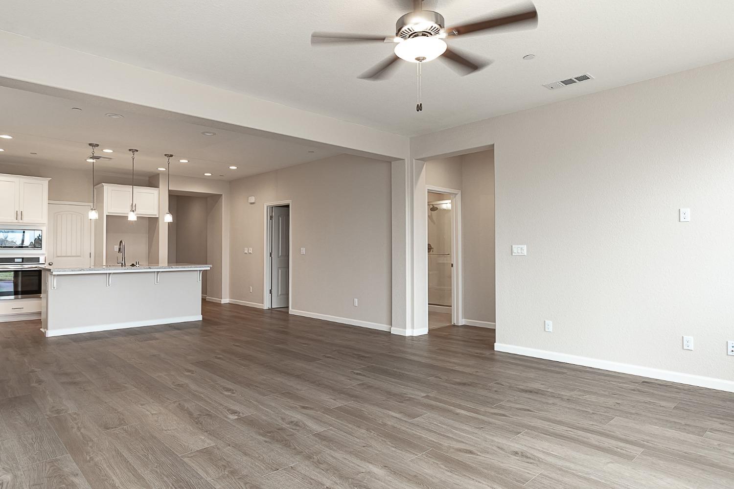 Detail Gallery Image 10 of 22 For 1385 Veteran St, Manteca,  CA 95337 - 4 Beds | 3 Baths