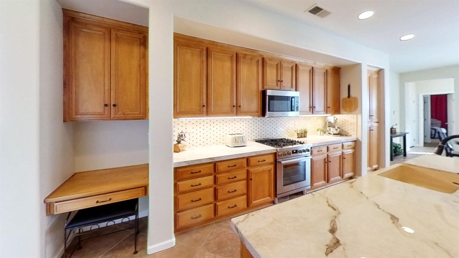 Detail Gallery Image 10 of 47 For 1088 Sausalito Way, Tracy,  CA 95377 - 4 Beds | 2/1 Baths